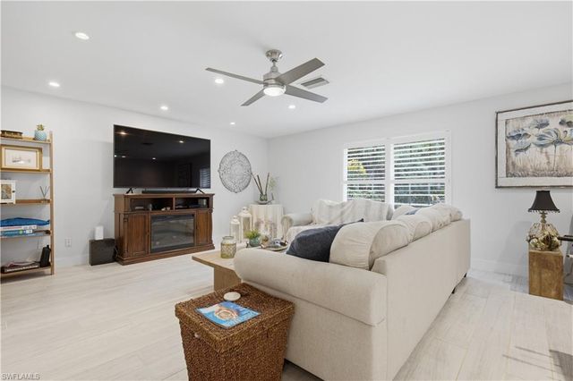 150 Logan BLVD N, Naples, FL 34119