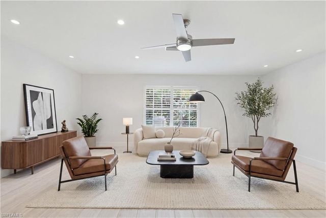 150 Logan BLVD N, Naples, FL 34119