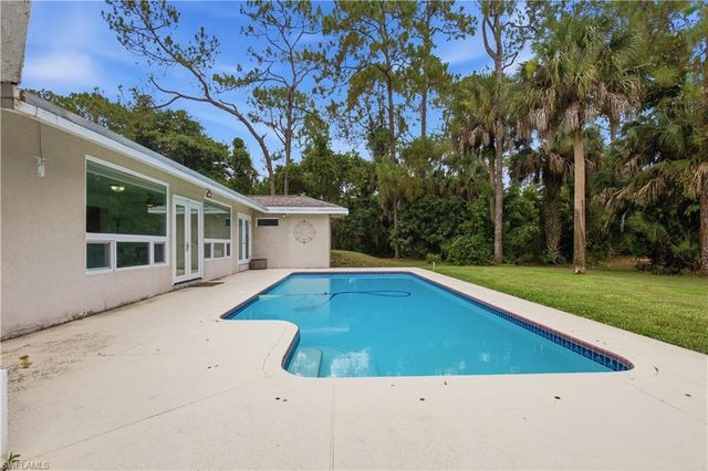 150 Logan BLVD N, Naples, FL 34119
