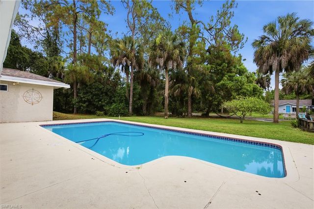 150 Logan BLVD N, Naples, FL 34119