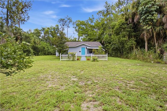 150 Logan BLVD N, Naples, FL 34119