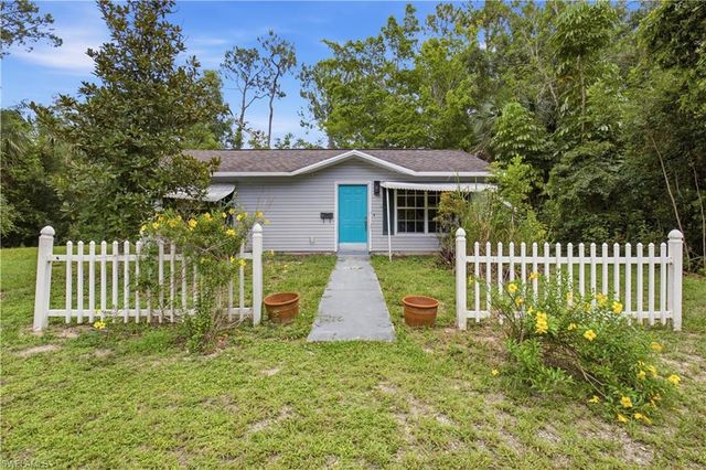 150 Logan BLVD N, Naples, FL 34119