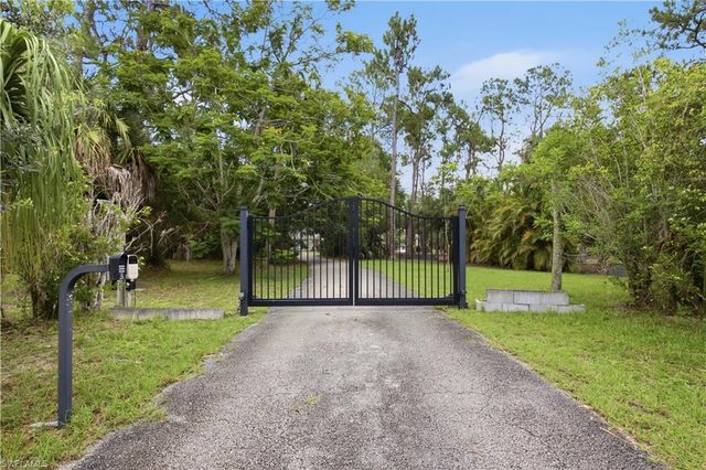 150 Logan BLVD N, Naples, FL 34119