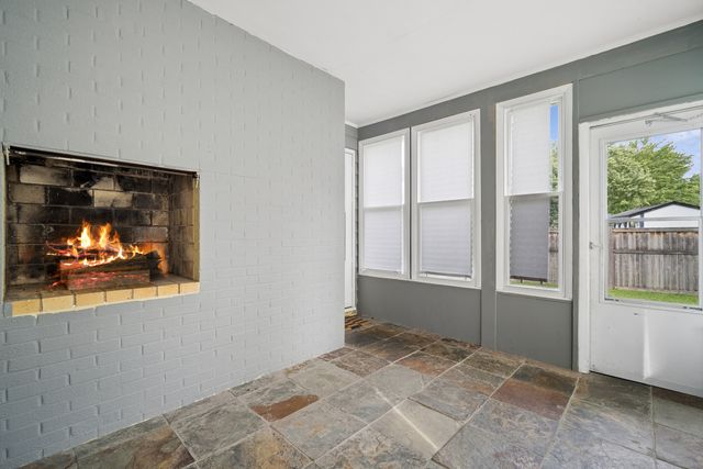 1050 E KITSON Drive, Palatine, IL 60074