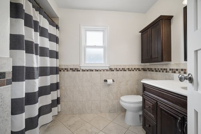 1050 E KITSON Drive, Palatine, IL 60074