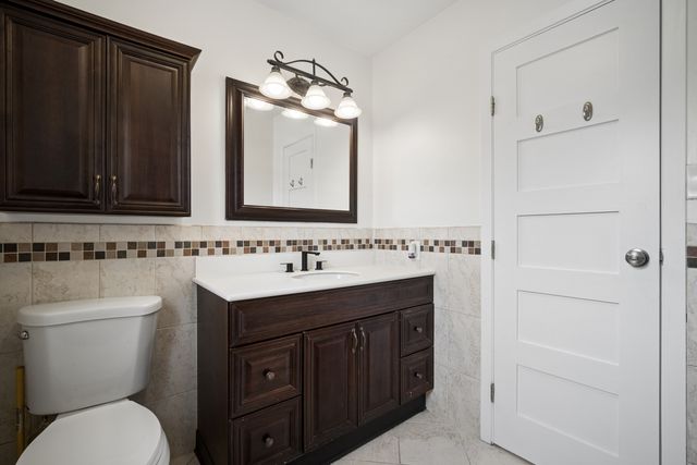 1050 E KITSON Drive, Palatine, IL 60074