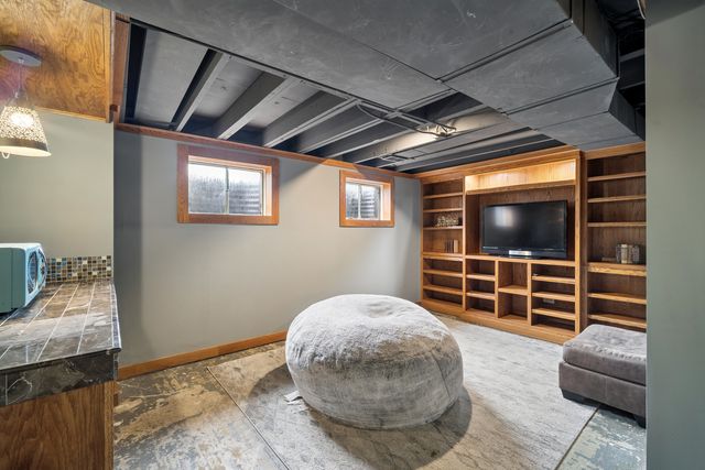 1050 E KITSON Drive, Palatine, IL 60074