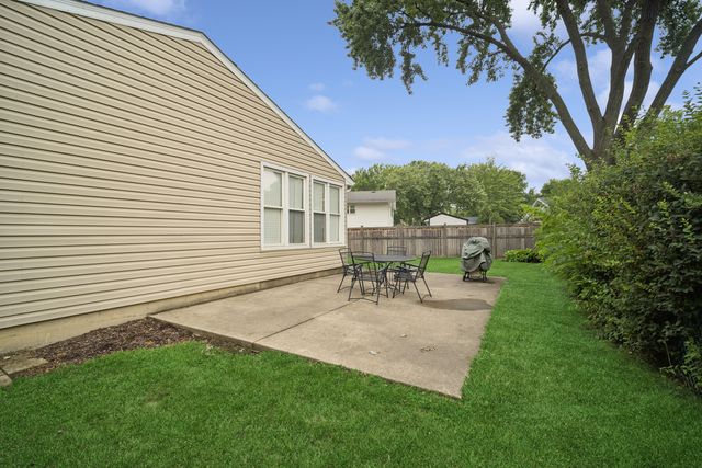 1050 E KITSON Drive, Palatine, IL 60074