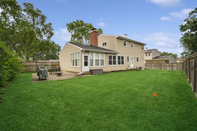 1050 E KITSON Drive, Palatine, IL 60074