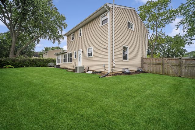 1050 E KITSON Drive, Palatine, IL 60074