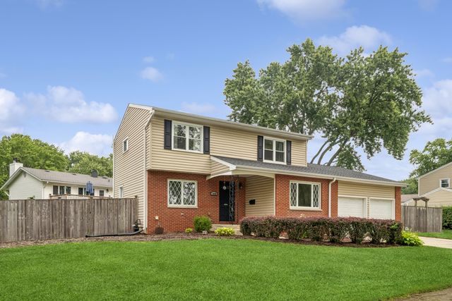 1050 E KITSON Drive, Palatine, IL 60074
