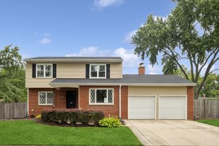 1050 E KITSON Drive, Palatine, IL 60074