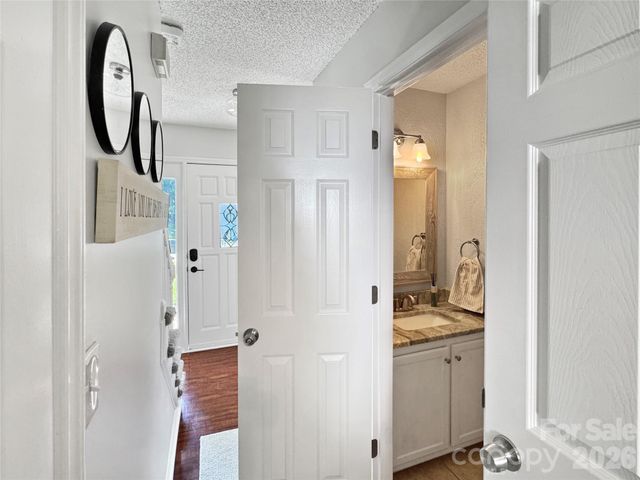 7806 Lobilia Lane, Charlotte, NC 28214