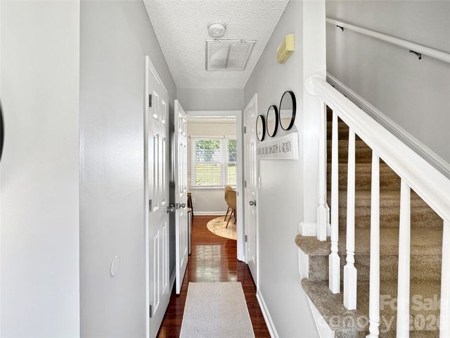 7806 Lobilia Lane, Charlotte, NC 28214