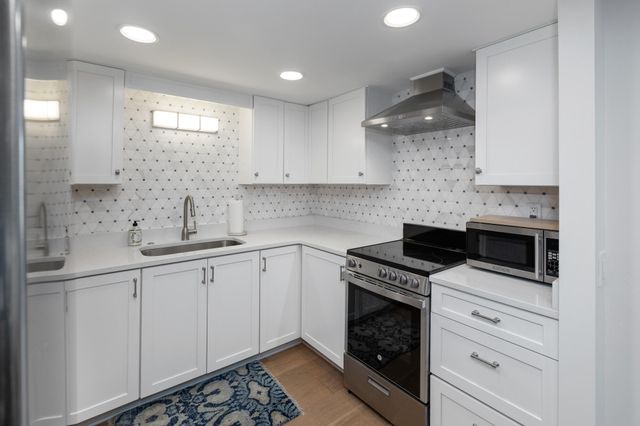 14 Lockwood Drive 2d, Charleston, SC 29401