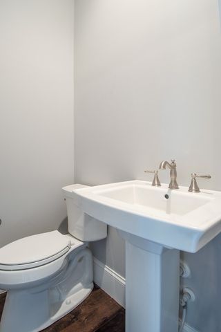 705 Harpeth Knoll Ct, Nashville, TN 37221
