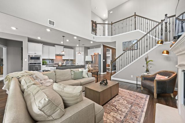 16032 La Rosa DR, Austin, TX 78738