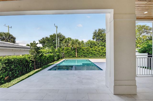 1017 S Palmway, Lake Worth, FL 33460