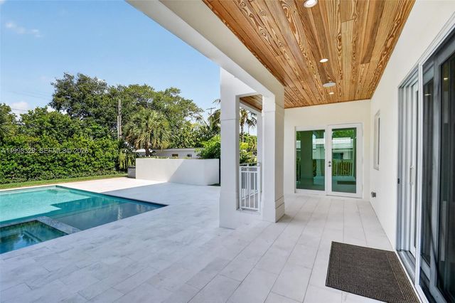 1017 S Palmway, Lake Worth, FL 33460
