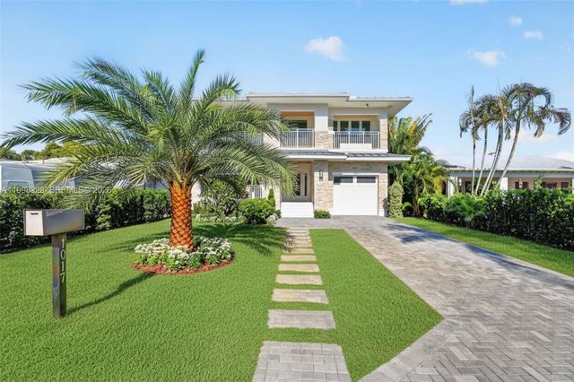 1017 S Palmway, Lake Worth, FL 33460