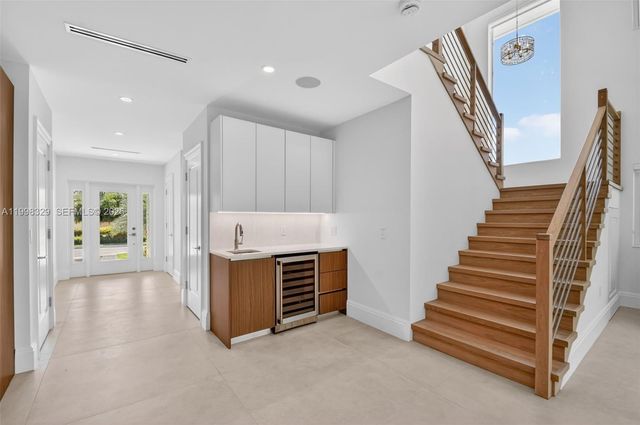 1017 S Palmway, Lake Worth, FL 33460
