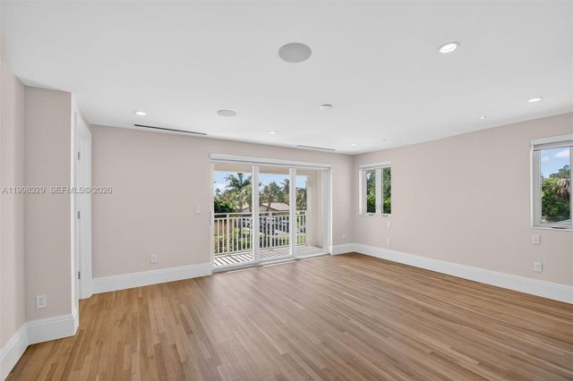 1017 S Palmway, Lake Worth, FL 33460