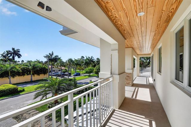 1017 S Palmway, Lake Worth, FL 33460