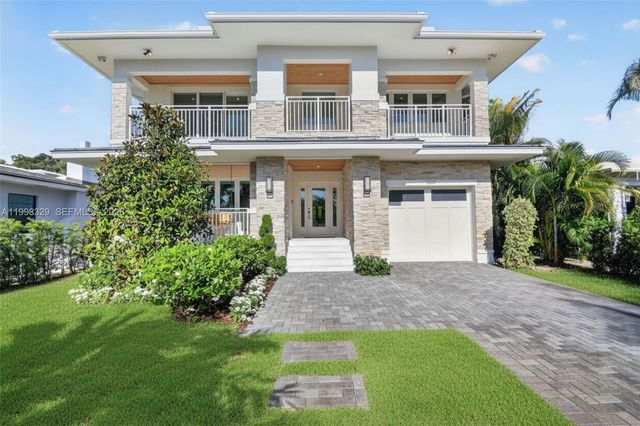 1017 S Palmway, Lake Worth, FL 33460