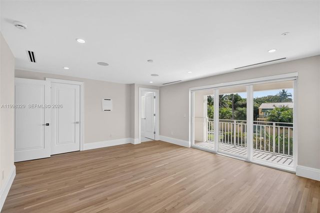 1017 S Palmway, Lake Worth, FL 33460