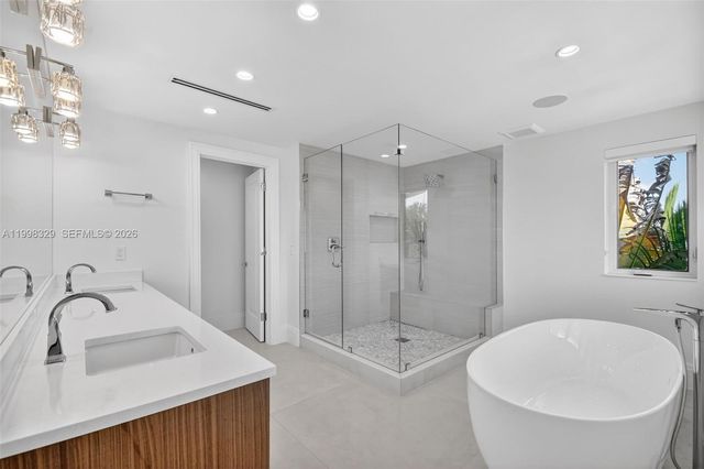 1017 S Palmway, Lake Worth, FL 33460