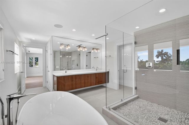 1017 S Palmway, Lake Worth, FL 33460