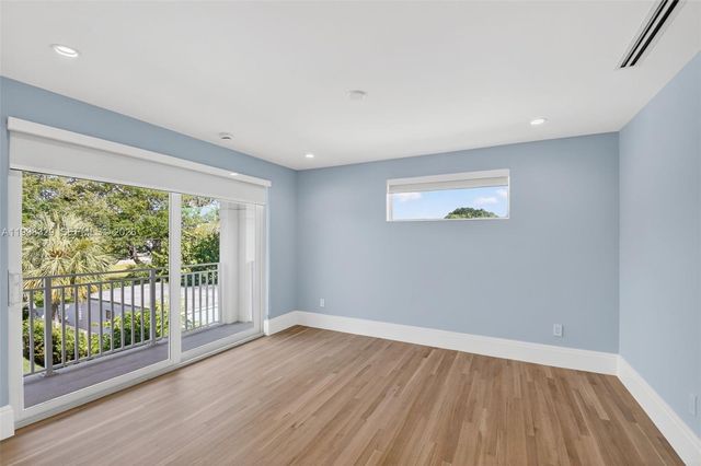 1017 S Palmway, Lake Worth, FL 33460