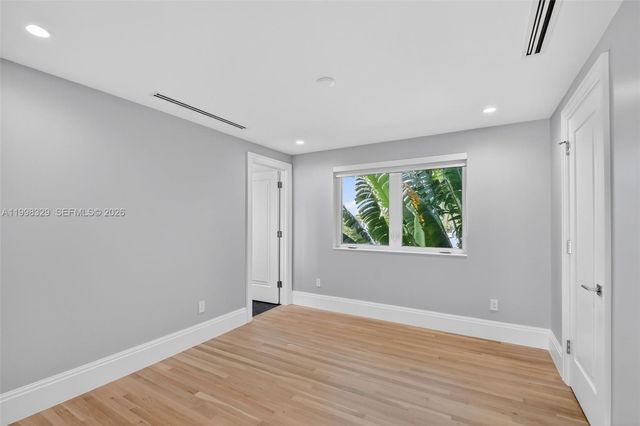 1017 S Palmway, Lake Worth, FL 33460
