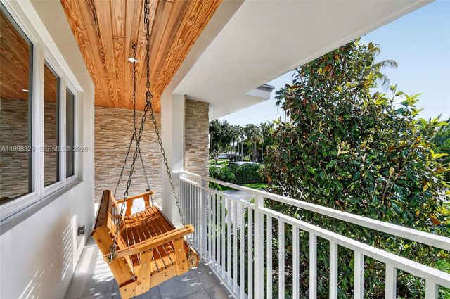 1017 S Palmway, Lake Worth, FL 33460