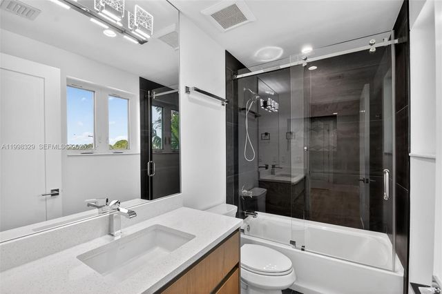 1017 S Palmway, Lake Worth, FL 33460