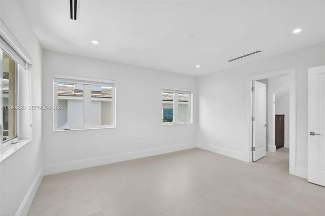 1017 S Palmway, Lake Worth, FL 33460