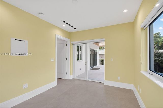 1017 S Palmway, Lake Worth, FL 33460