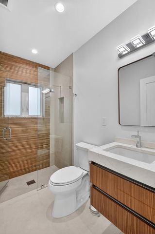 1017 S Palmway, Lake Worth, FL 33460