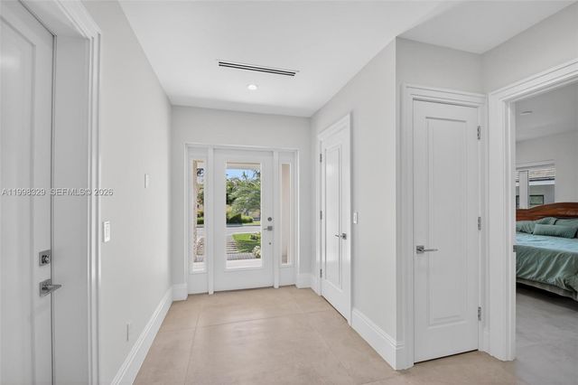 1017 S Palmway, Lake Worth, FL 33460
