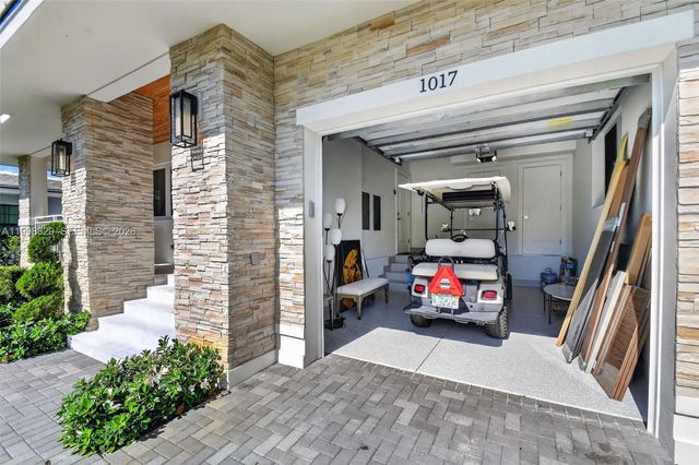 1017 S Palmway, Lake Worth, FL 33460