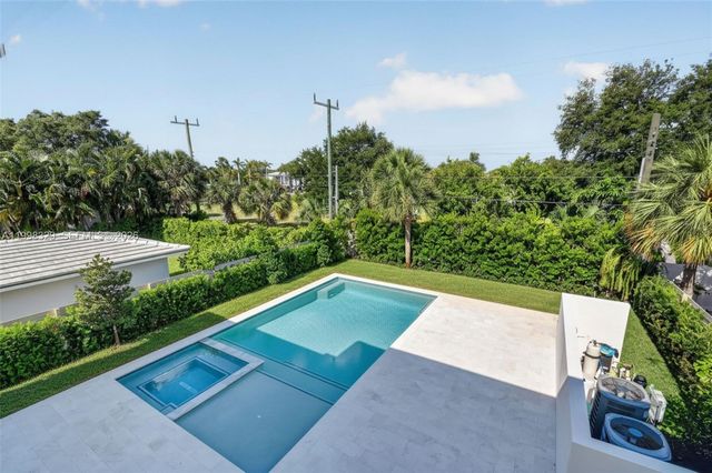 1017 S Palmway, Lake Worth, FL 33460