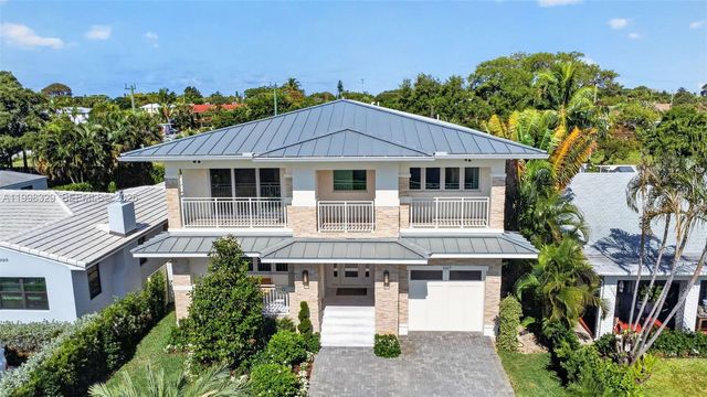 1017 S Palmway, Lake Worth, FL 33460