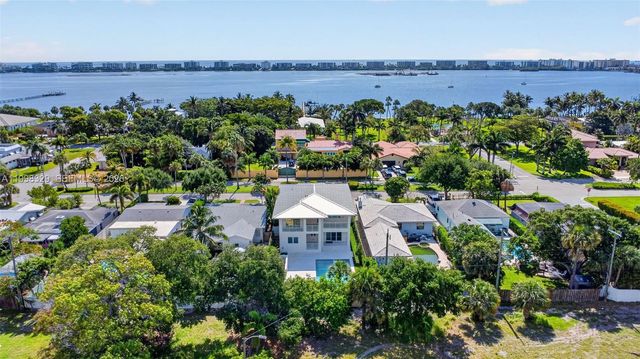 1017 S Palmway, Lake Worth, FL 33460