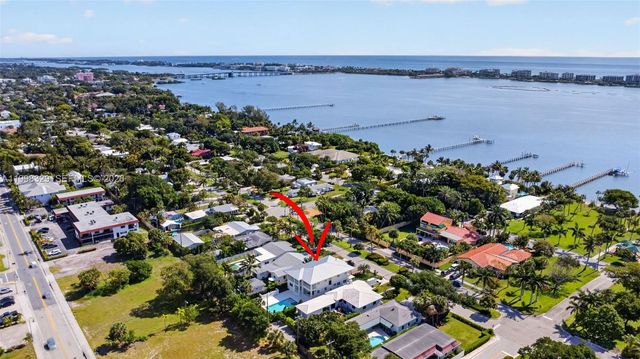 1017 S Palmway, Lake Worth, FL 33460