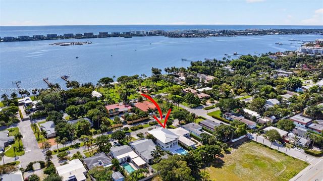 1017 S Palmway, Lake Worth, FL 33460