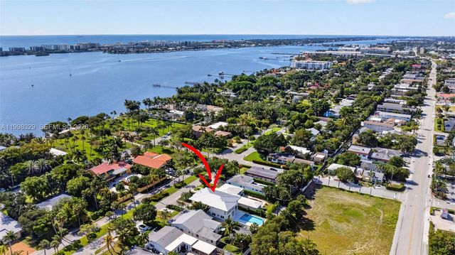 1017 S Palmway, Lake Worth, FL 33460