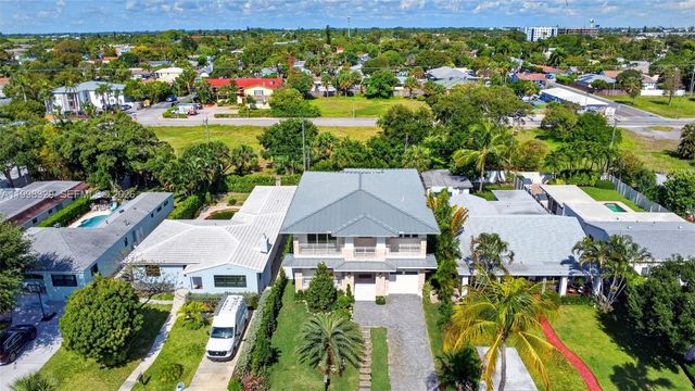 1017 S Palmway, Lake Worth, FL 33460