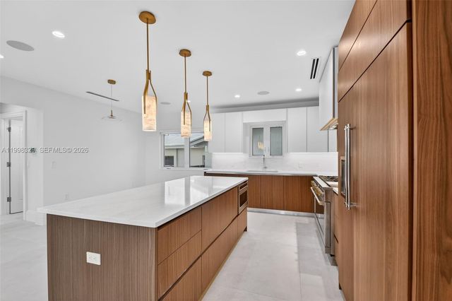 1017 S Palmway, Lake Worth, FL 33460
