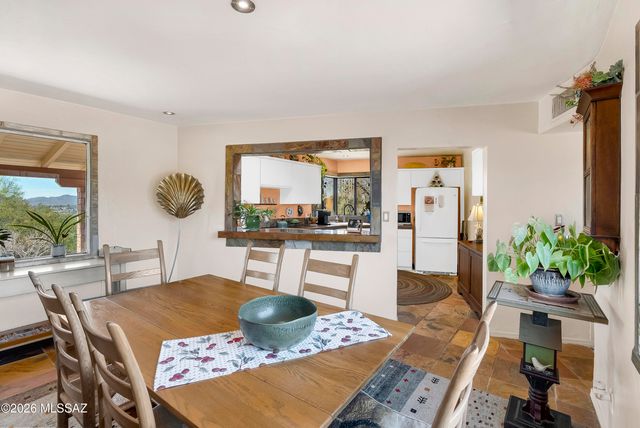 132 W River Road, Tucson, AZ 85704