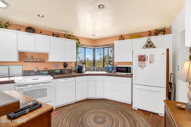 132 W River Road, Tucson, AZ 85704